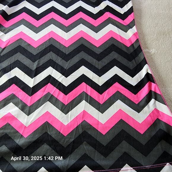 Xersion Chevron Print Women's Sz Large Pink Black White Racer Back Top Semi Fit - Picture 2 of 9
